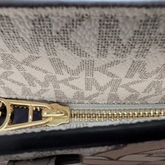 RARE WHITE KORS MK Michael Kors Limited Edition WHITE Tote-Pristine Condition - Picture 4 of 7